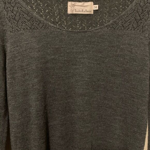 Gray scoop neck lightweight sweater with lace crochet detail - Picture 3 of 4